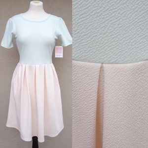 ⬇️ $25 NWT LuLaRoe Amelia Dress Medium Mint Peach